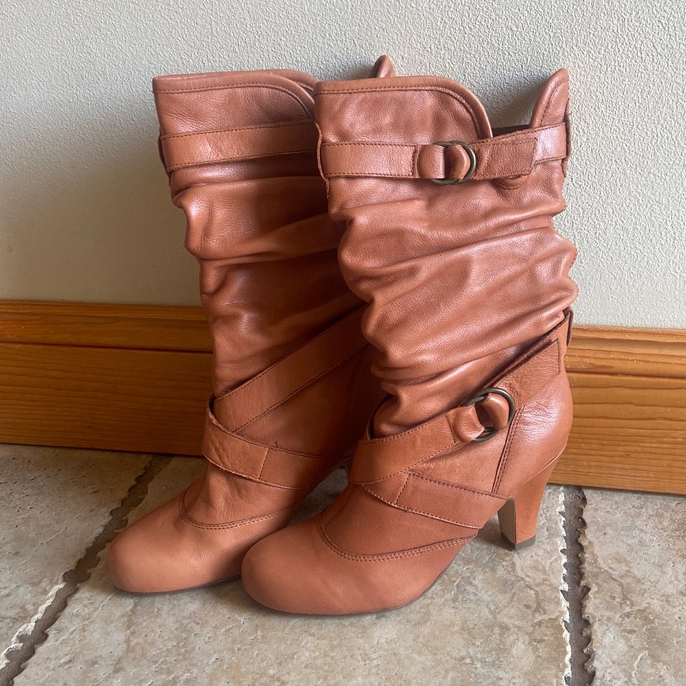 Brand new leather Brick brown 3 in heel scrunch boots